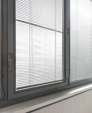 Жалюзи на стеклопакеты